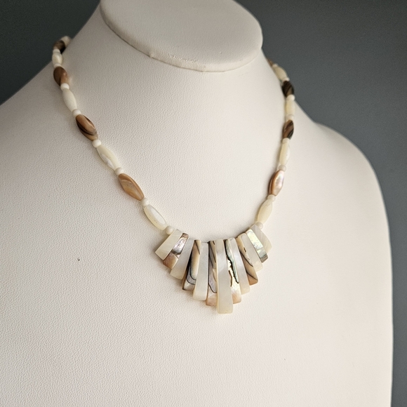 ❤️ 2/$30 Beachy Necklace Vintage Abalone White MOP Mother of Pearl Beaded - Picture 1 of 10